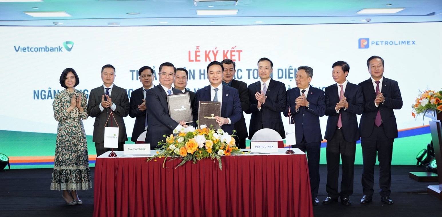 Vietcombank và Petrolimex ký kết thỏa thuận hợp tác toàn diện cùng cam kết khoản tín dụng 25 nghìn tỷ đồng