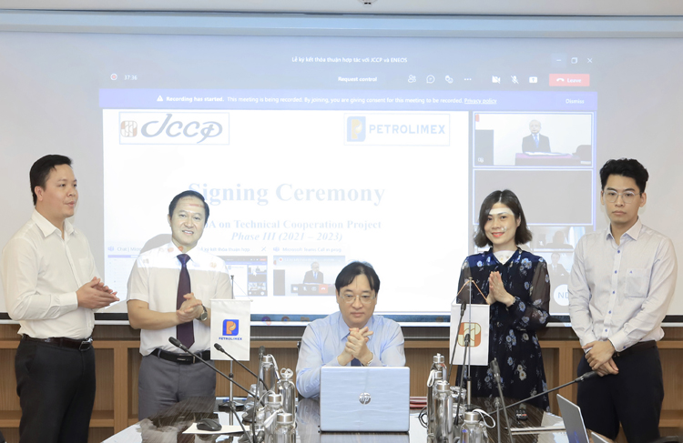 Petrolimex, JCCP sign third-phase cooperation agreement