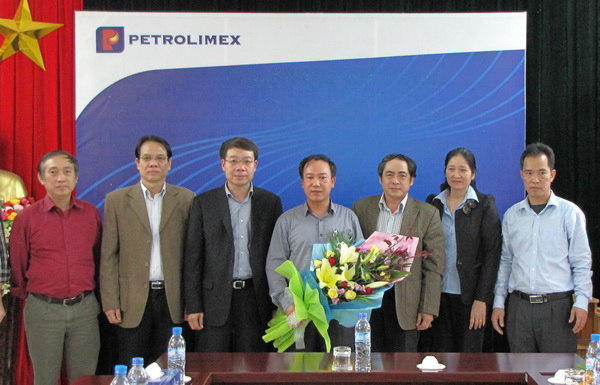 Chủ tịch Công đoàn Công thương Việt Nam thăm Petrolimex Lào Cai