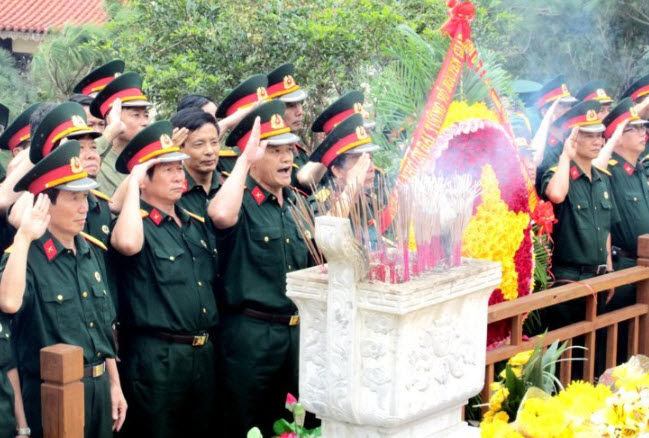 Kính viếng Đại tướng Võ Nguyên Giáp tại Vũng Chùa - Đảo Yến