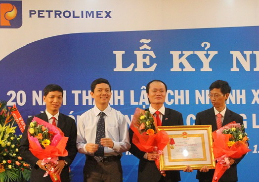 Petrolimex Ninh Thuận đón nhận Huân chương Lao động hạng Nhì