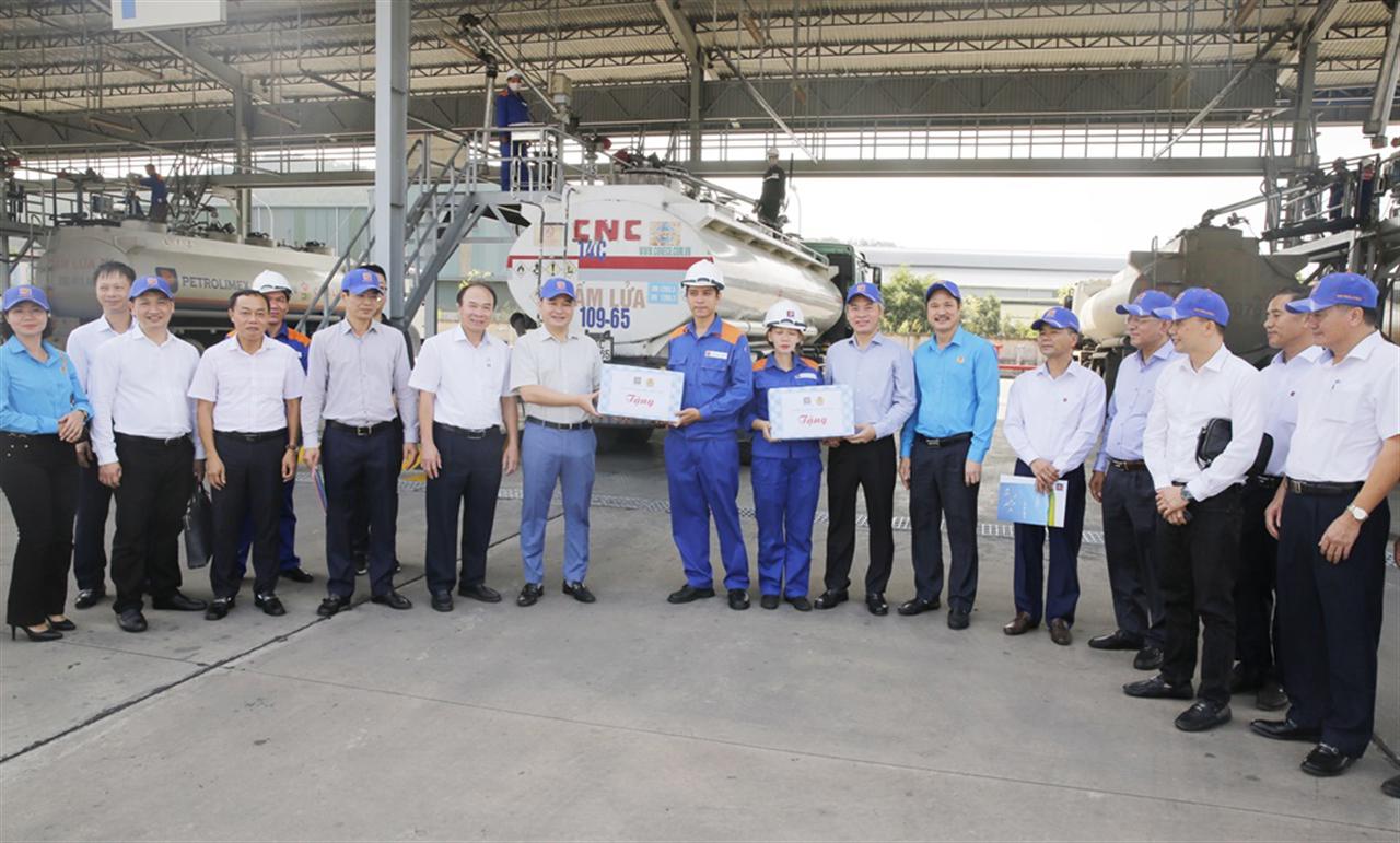 Petrolimex biểu dương B12 nỗ lực đảm bảo nguồn hàng