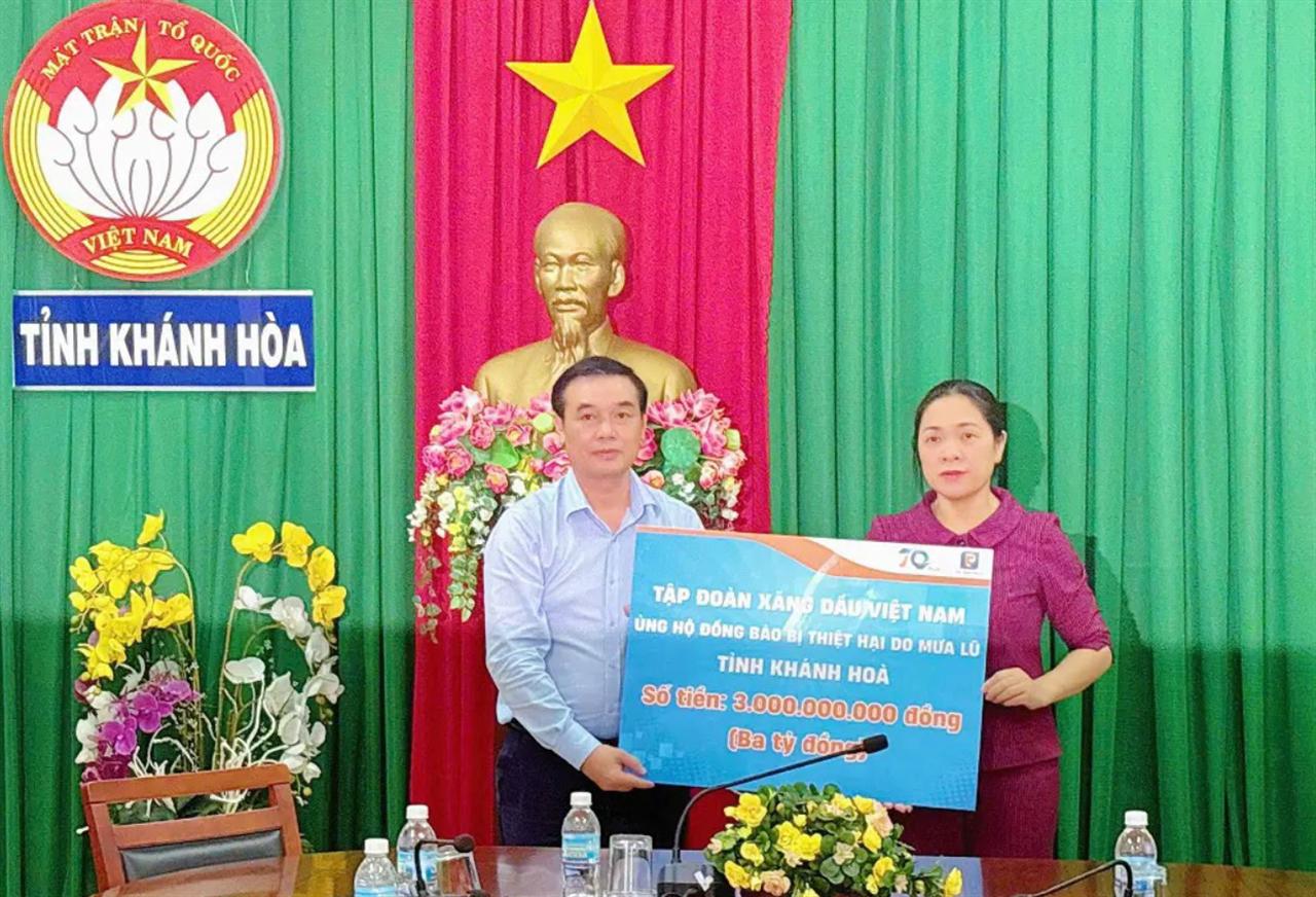 Petrolimex ủng hộ 3 tỷ đồng giúp đỡ nhân dân tỉnh Khánh Hòa khắc phục hậu quả mưa lũ
