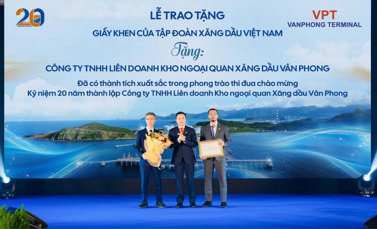 Công ty TNHH Liên doanh Kho ngoại quan Xăng dầu Vân Phong kỷ niệm 20 năm thành lập