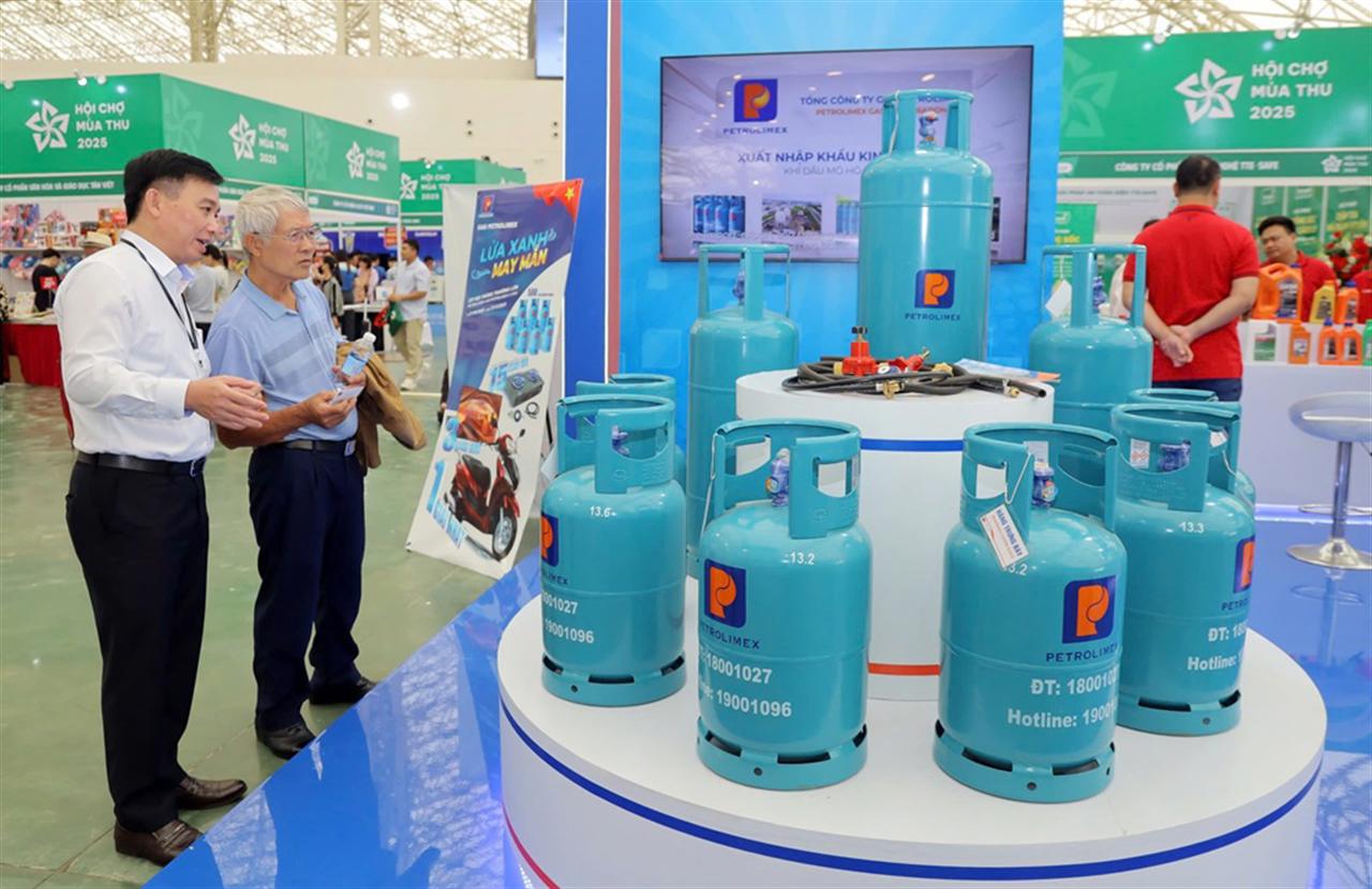 Petrolimex đẩy mạnh quảng bá sản phẩm, dịch vụ khác tại Hội chợ mùa thu 2025