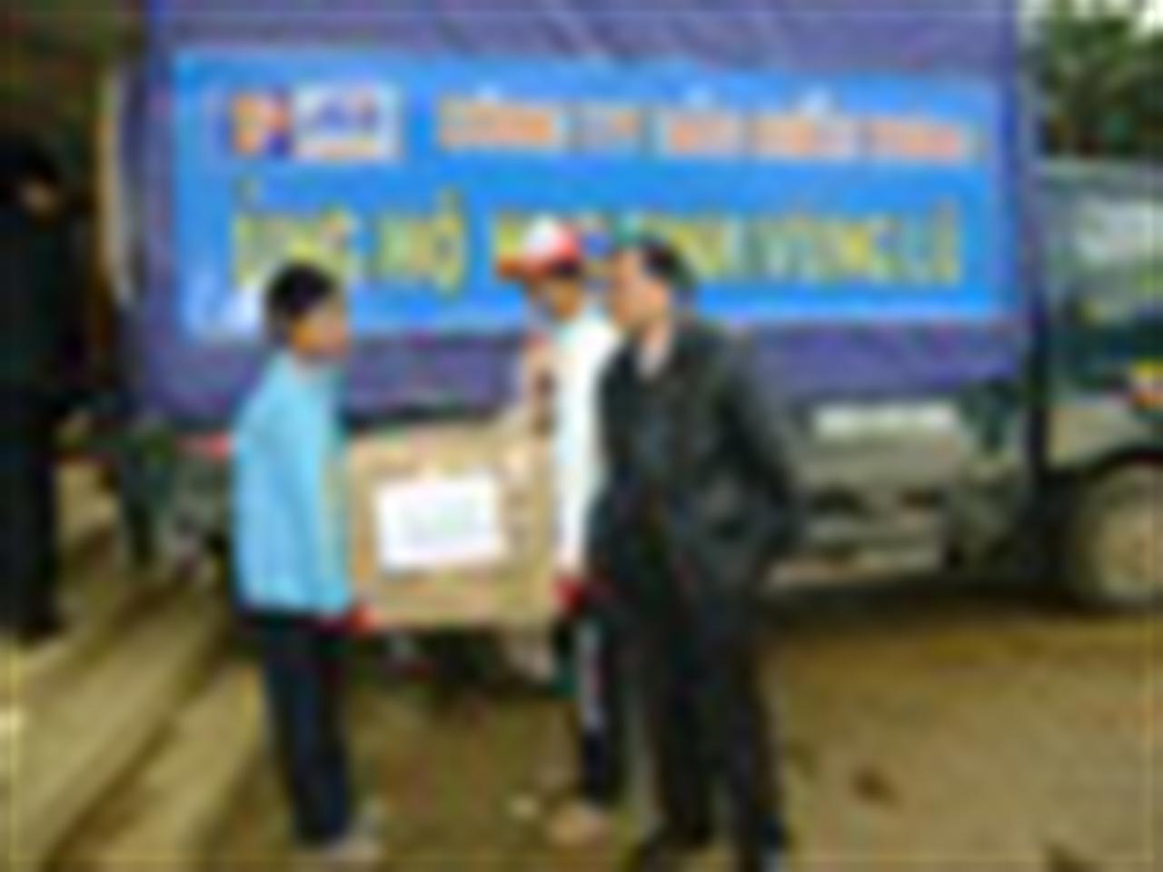 Công ty bảo hiểm Pjico cứu trợ học sinh vùng lũ miền Trung