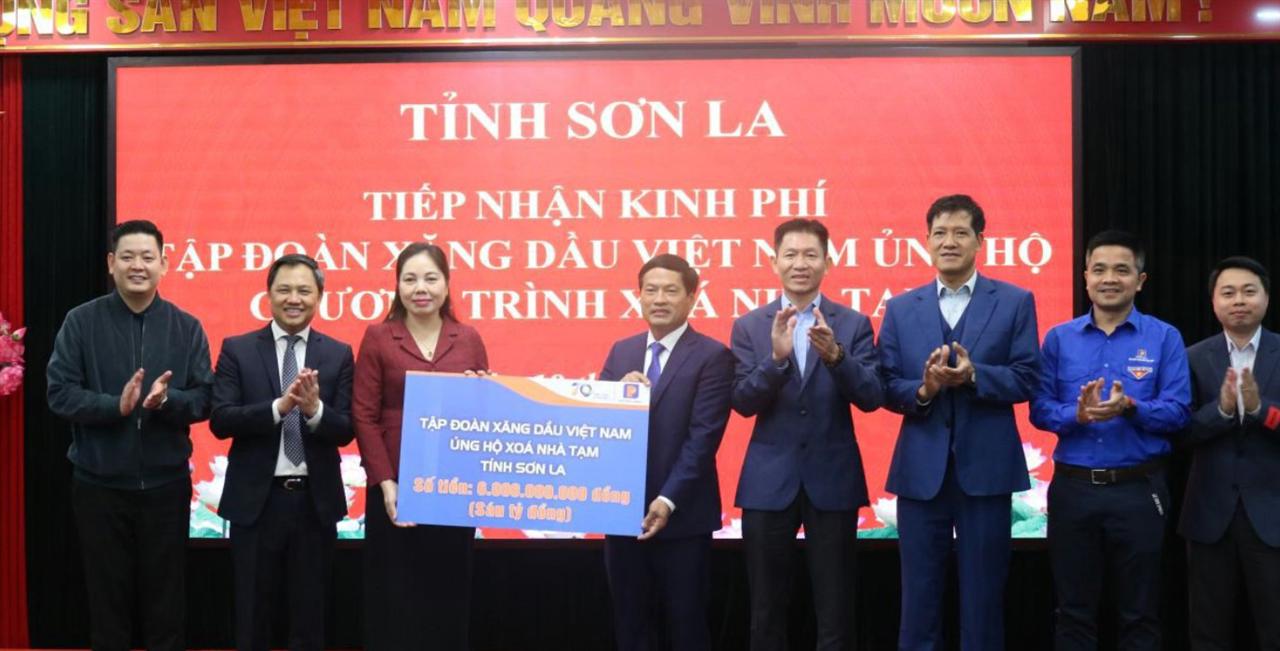 Petrolimex ủng hộ 6 tỷ đồng xóa nhà tạm và trao 600 bình lọc nước tặng người dân tỉnh Sơn La