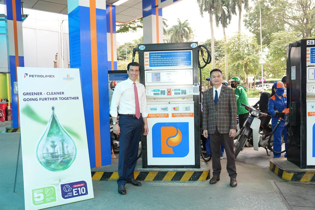 Thứ trưởng Bộ Nông nghiệp Mỹ khảo sát hoạt động bán lẻ xăng dầu tại Petrolimex