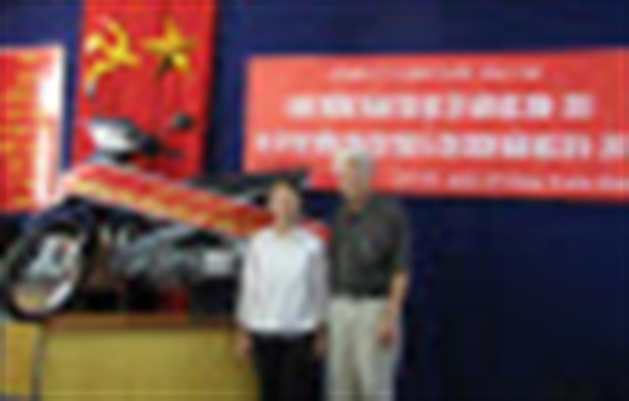 Công ty Xăng dầu Lào Cai khen thưởng cho học sinh có thành tích học tập xuất sắc