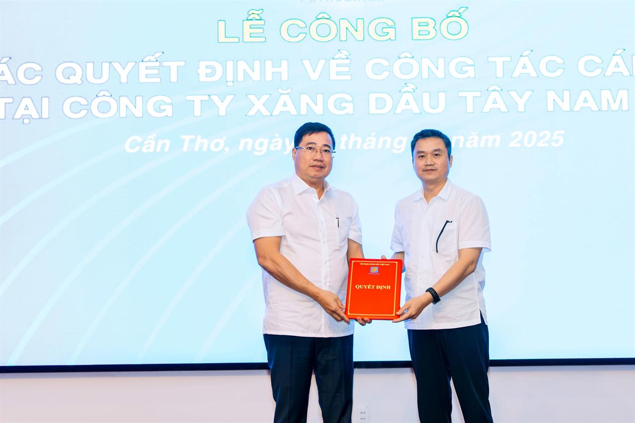 Lễ công bố các quyết định bổ nhiệm về công tác cán bộ tại Công ty Xăng dầu Tây Nam Bộ