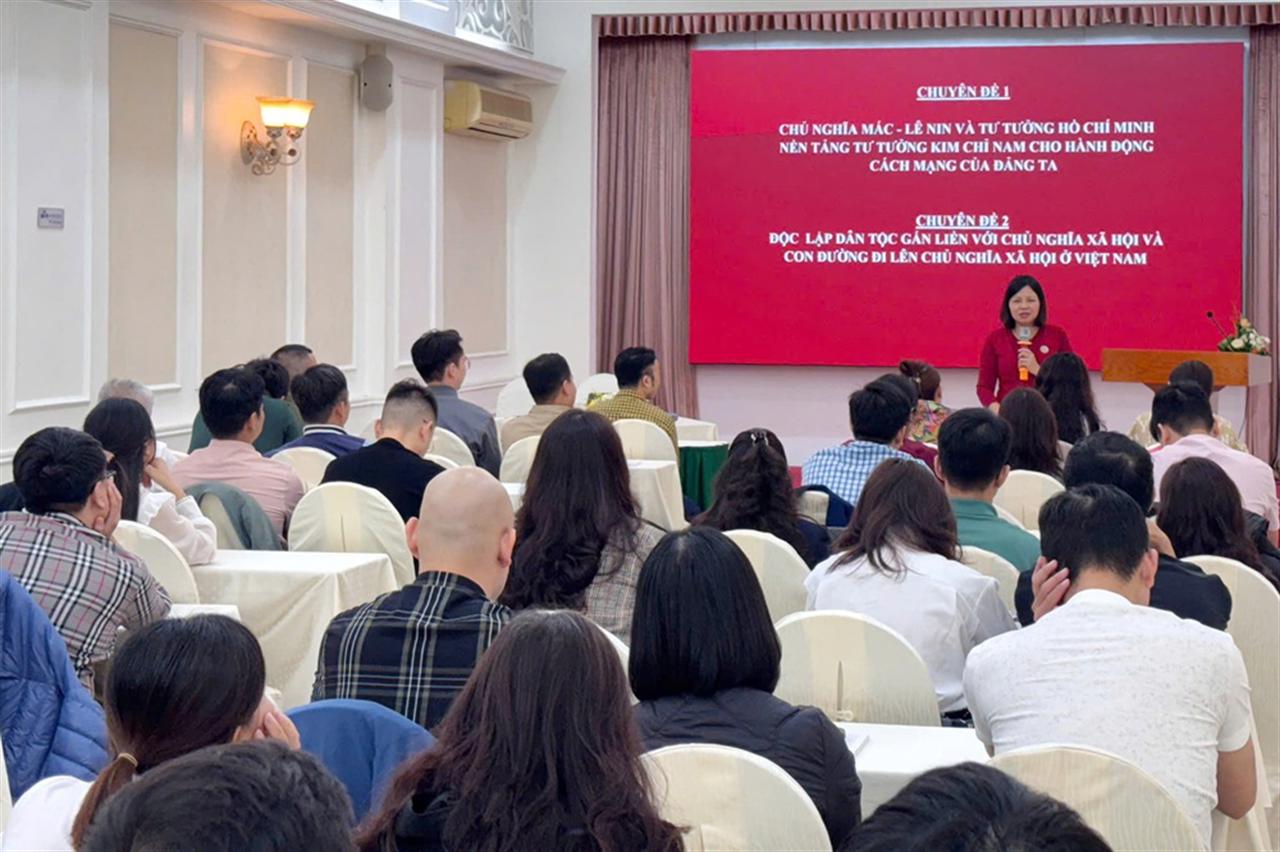 Đảng ủy Petrolimex khai giảng Lớp bồi dưỡng lý luận chính trị dành cho đảng viên mới năm 2025