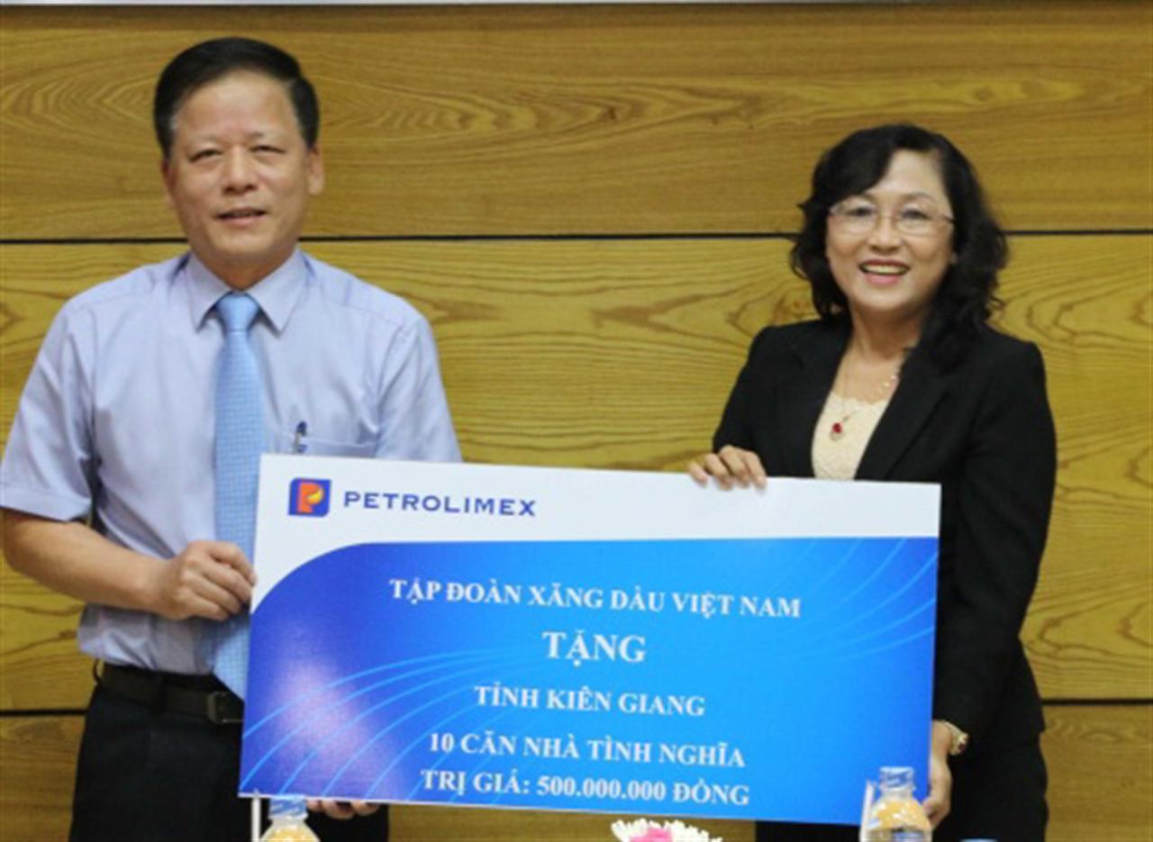 10 căn nhà trao tặng hộ  nghèo Kiên Giang trước thềm Xuân Đinh Dậu 2017