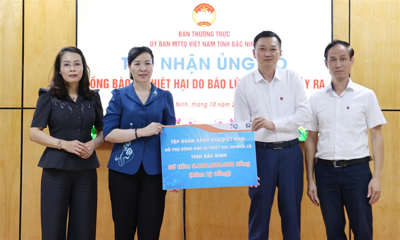 Petrolimex ủng hộ 5 tỷ đồng hỗ trợ tỉnh Bắc Ninh khắc phục hậu quả sau bão lũ