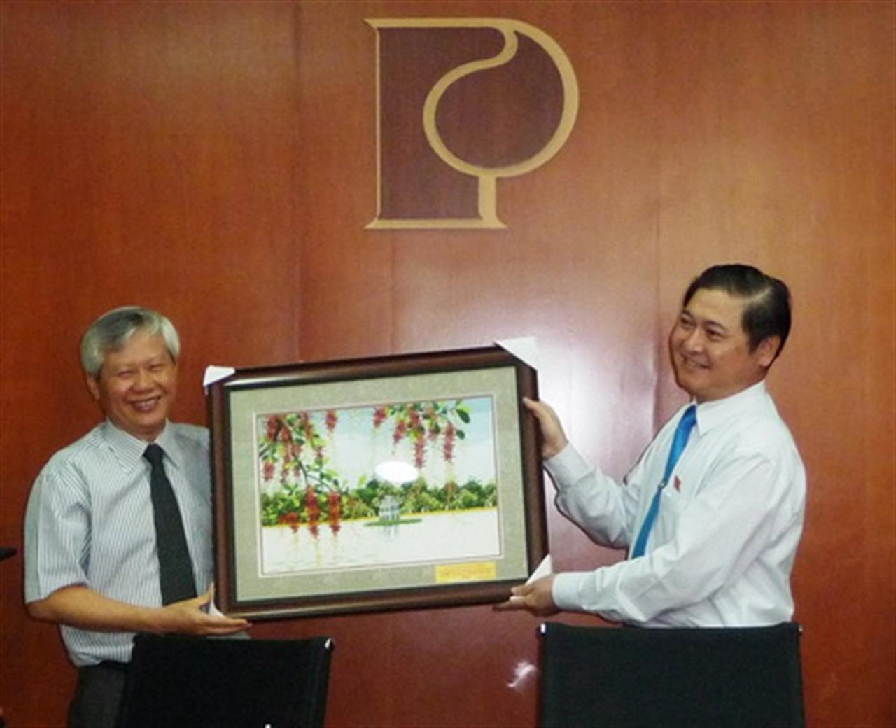 Ủy ban Khoa học Công nghệ của Quốc hội thăm và làm việc tại Công ty xăng dầu Khu vực II