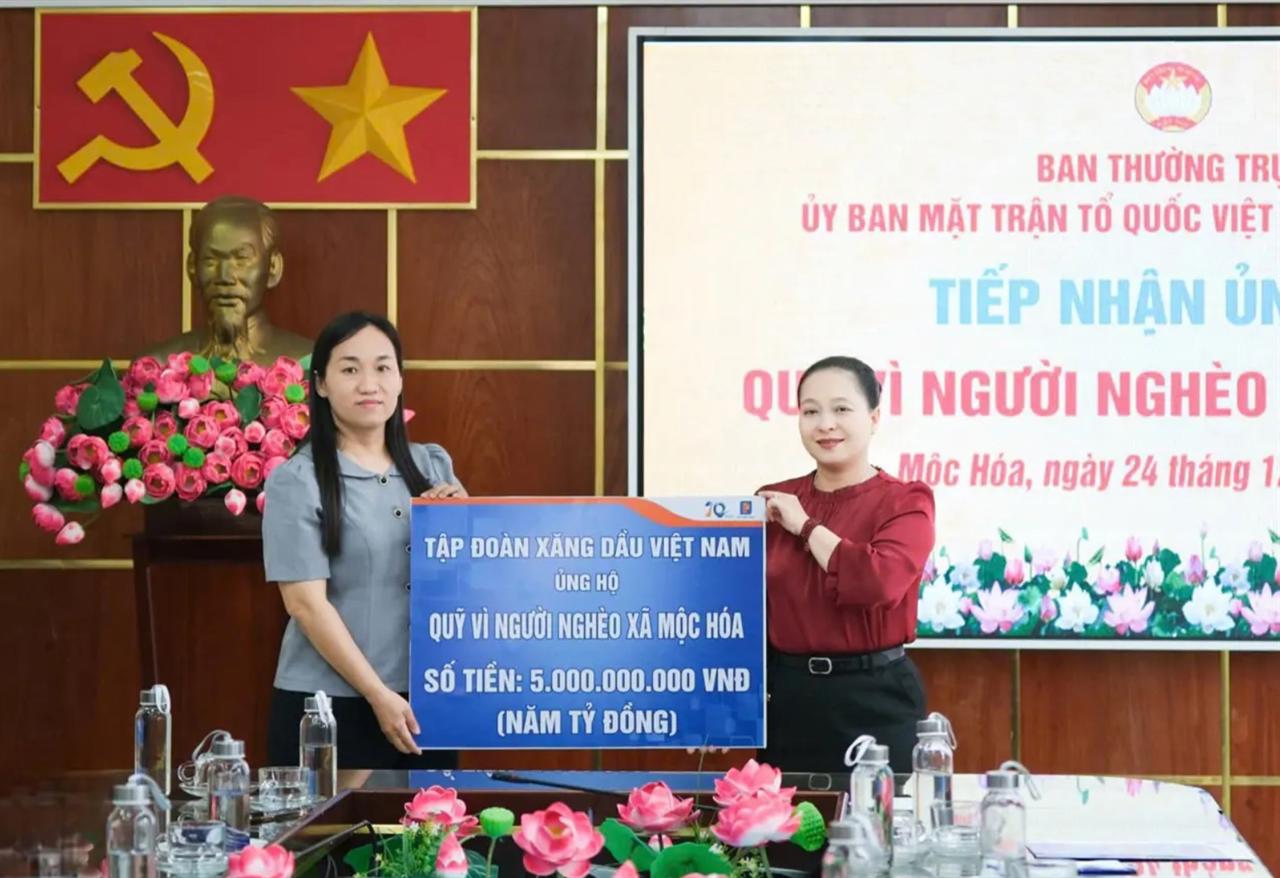 Petrolimex trao 5 tỷ đồng ủng hộ quỹ "Vì người nghèo" xã Mộc Hóa, tỉnh Tây Ninh