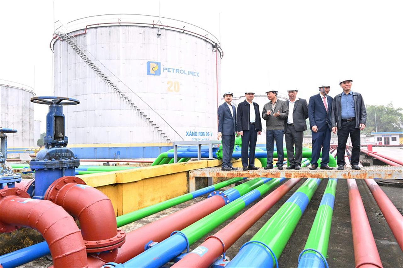 Lãnh đạo Bộ Công Thương làm việc với Petrolimex về công tác đảm bảo nguồn dịp Tết Bính Ngọ