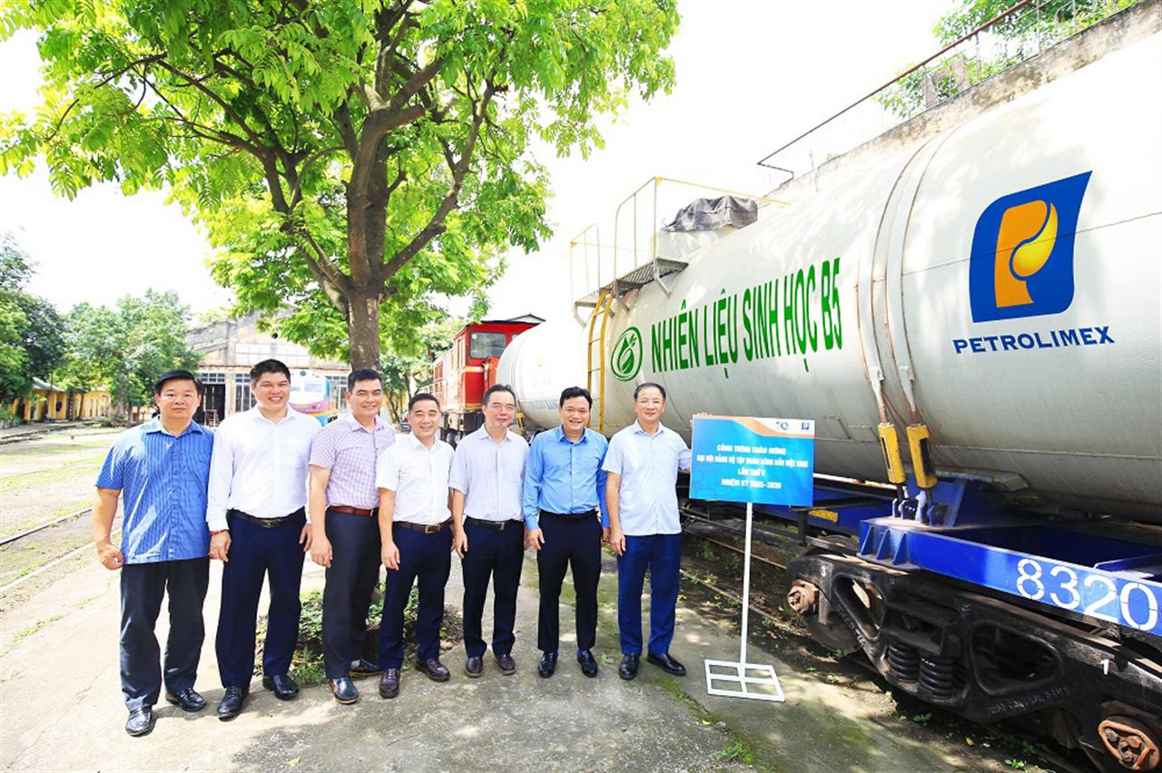 Petrolimex tiên phong pha chế và cung cấp nhiên liệu điêzen sinh học B5