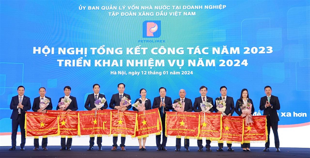 Tin ảnh: Petrolimex hội nghị tổng kết năm 2023 và triển khai nhiệm vụ năm 2024