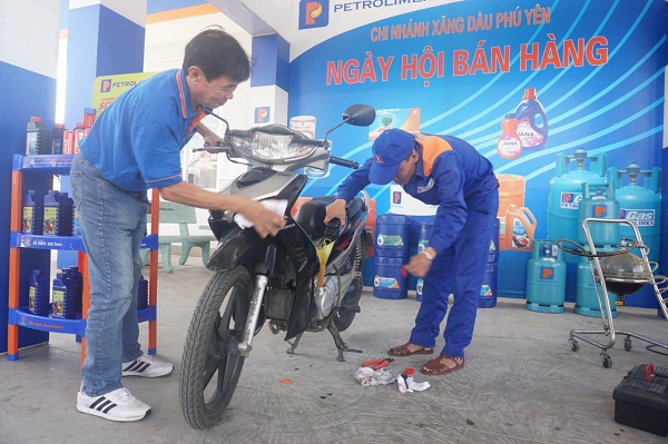 "Ngày hội bán hàng" Chi nhánh Xăng dầu Phú Yên