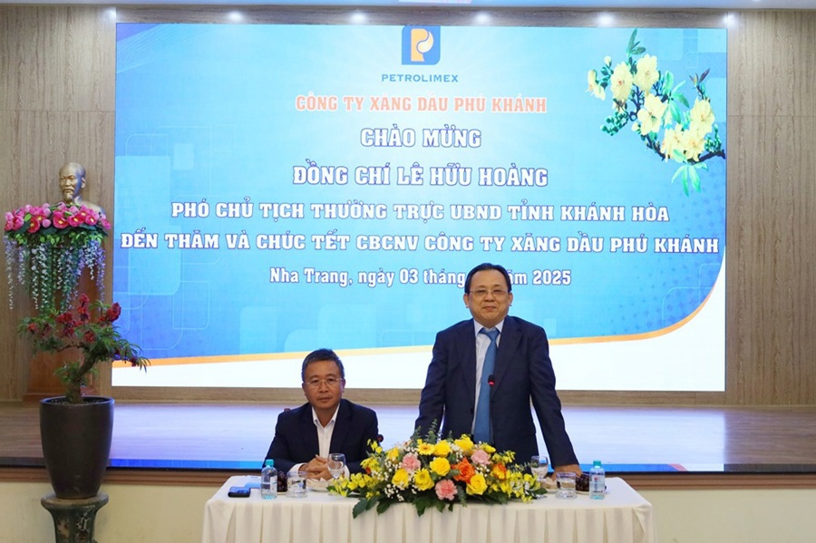 Phó Chủ tịch Thường trực UBND tỉnh Lê Hữu Hoàng thăm, chúc Tết Công ty Xăng dầu Phú Khánh