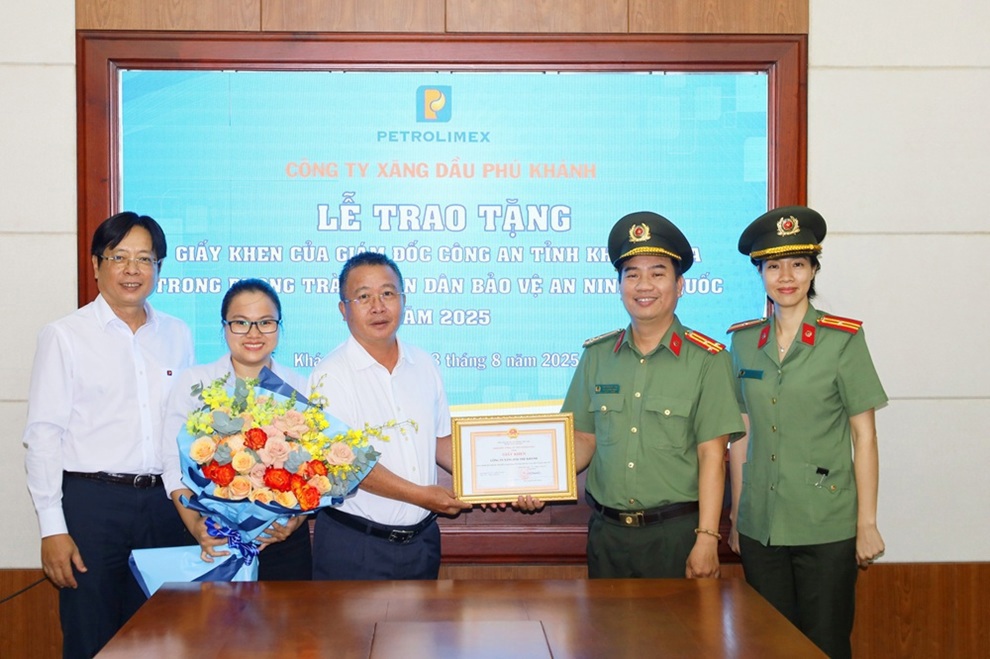 Công ty Xăng dầu Phú Khánh nhận Giấy khen phong trào bảo vệ an ninh Tổ quốc năm 2025