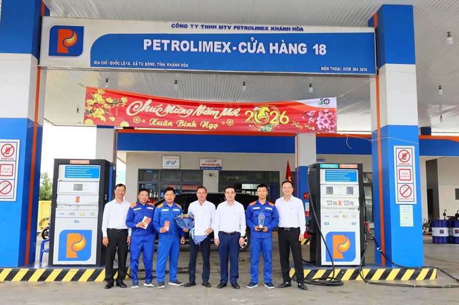 Lãnh đạo Petrolimex Khánh Hòa thăm, chúc Tết Bính Ngọ 2026 người lao động tại cửa hàng xăng dầu