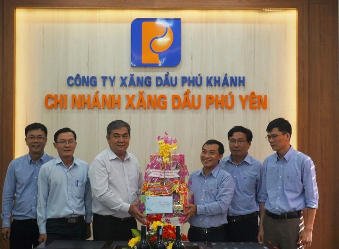 Phó Chủ tịch Thường trực UBND tỉnh Phú Yên thăm và chúc tết Chi nhánh Xăng dầu Phú Yên