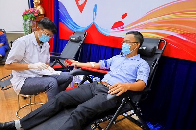 Ấm áp giọt máu hồng