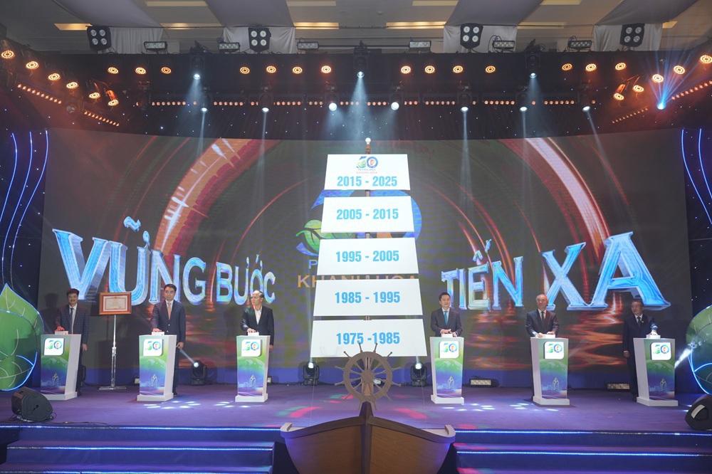 Tin ảnh: Lễ kỷ niệm 50 năm thành lập Công ty TNHH MTV Petrolimex Khánh Hòa