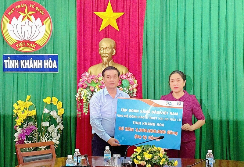 Petrolimex ủng hộ 3 tỷ đồng giúp đỡ nhân dân tỉnh Khánh Hòa khắc phục hậu quả mưa lũ