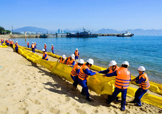 Diễn tập ứng phó sự cố tràn dầu