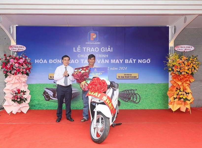 Công ty Xăng dầu Phú Khánh trao giải chương trình “Hóa đơn trao tay – vận may bất ngờ”
