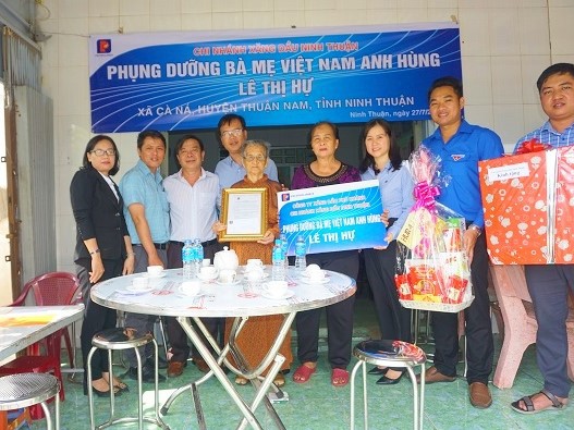 Chi nhánh Xăng dầu Ninh Thuận nhận phụng dưỡng suốt đời Mẹ Việt Nam anh hùng Lê Thị Hự