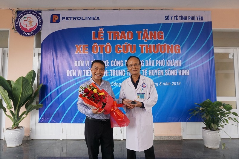 Sông Hinh: Tiếp nhận xe cứu thương mới phục vụ cấp cứu bệnh nhân