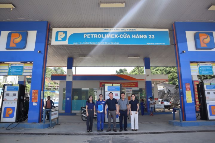Hành động đẹp trong tháng Công nhân: Công Nhân Bán lẻ Xăng dầu tại Petrolimex – Cửa hàng 33 Nhặt Được Của Rơi Trả Lại Người Mất