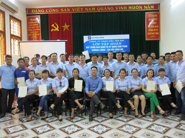 Tập huấn chuẩn hóa quy trình bán hàng 5 bước tại CHXD Petrolimex