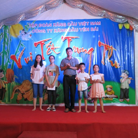 Cùng em tôi vui Tết trung thu 2017