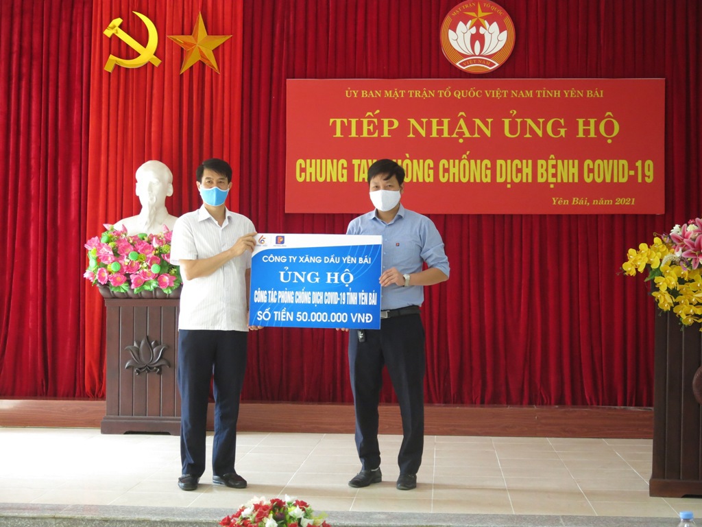 Petrolimex Yên Bái ủng hộ tỉnh 50 triệu đồng cho công tác phòng, chống dịch Covid–19