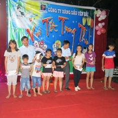 Cùng em tôi vui Tết Trung thu