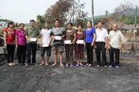 Hỗ trợ 25 triệu đồng đối với 05 gia đình bị hỏa hoạn tại thôn Mè Thượng, xã Phương Thiện