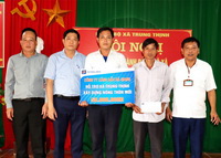 Công ty Xăng dầu Hà Giang hỗ trợ kinh phí xây nhà văn hoá thôn cho xã Trung Thịnh