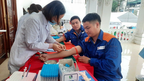 Tham gia ngày hội hiến máu “Giọt hồng mùa hoa Tam giác mạch 2023”