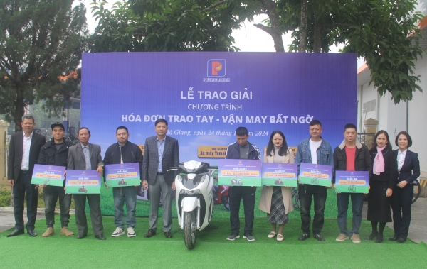 Lễ trao giải Chương trình khuyến mại “Hóa đơn trao tay - Vận may bất ngờ”