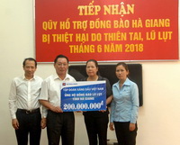 Trao 240 triệu đồng hỗ trợ khắc phục hậu quả mưa lũ tại Hà Giang
