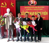 Tổ chức lễ kết nạp Đảng viên và phát thẻ Đảng viên