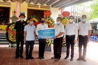 Dâng hương tưởng niệm các Anh hùng liệt sĩ tại Nghĩa trang liệt sĩ Quốc gia Vị Xuyên
