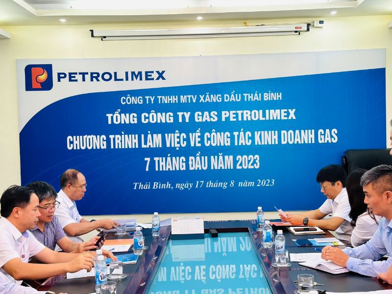 Đoàn công tác PGC thăm và làm việc với Công ty Xăng Dầu Hà Nam Ninh và Công ty Xăng Dầu Thái Bình