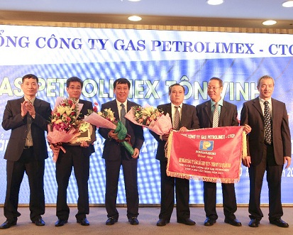 Vinh danh Công ty Xăng dầu khu vực V đạt sản lượng kinh doanh Gas Petrolimex vượt 2500 tấn/năm