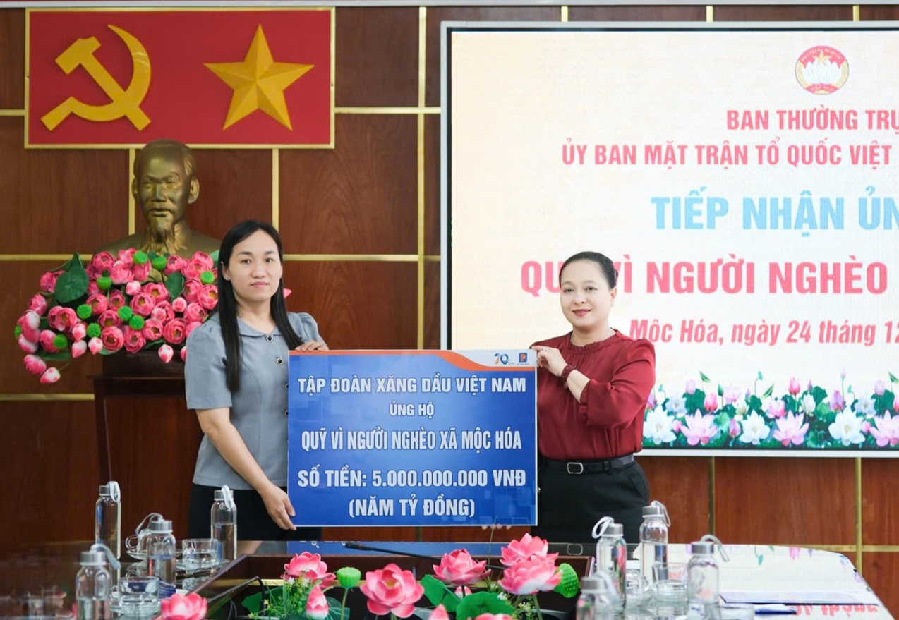 Petrolimex ủng hộ 5 tỷ đồng cho quỹ "Vì người nghèo" xã Mộc Hóa, tỉnh Tây Ninh