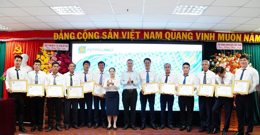 Petrolimex Long An hoàn thành xuất sắc nhiệm vụ công tác năm 2024